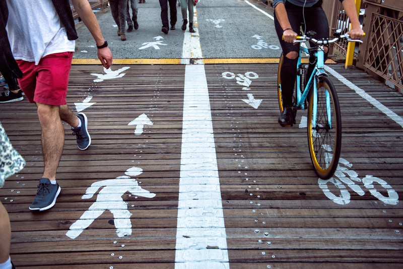 ¿El carril bici puede ser compartido por peatones?
