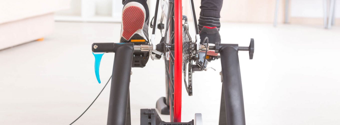 Entrenamiento con rodillo o cómo subirse a la bici sin salir de casa