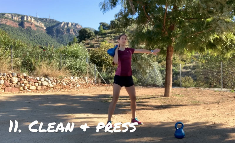 Cómo hacer entrenamientos con Kettlebells para ponerte en forma: clean and press