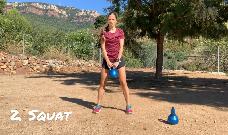 Cómo hacer entrenamientos con Kettlebells para ponerte en forma: squat
